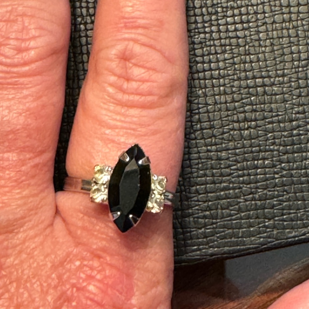 Sara Coventry vintage ring, black onyx , adjustable band